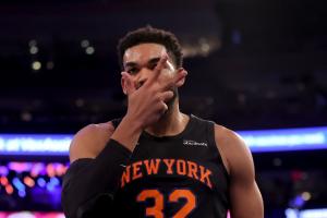 面包：唐斯根据防守做出了调整 布伦森说我们该围绕唐斯展开进攻