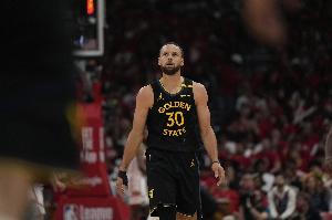 美媒花式吹库里：去掉今晚罚球得分您猜怎么着？他还是砍了41分！