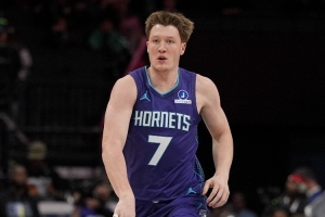 预定最佳新秀？4号秀克尼佩尔20中12&三分9中4砍生涯新高32分！