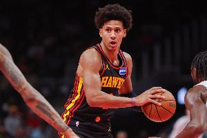 鹰王崛起！约翰逊半场7中5高效拿下13分5板4助