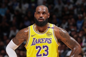 首秀将至?名记：詹姆斯在G联盟全程参与5V5对抗训练 没有任何疼痛