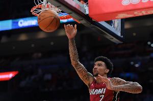 热巴：教练会批评韦尔给他提要求 他压力很大但挺了过来为他自豪