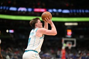 仅次于哈登&库里！克尼佩尔本赛季第5次单场20+5三分 联盟第3多