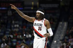 防守真凶！罗威5中3拿到8分5板1断4帽