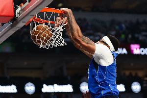 接近复出？！Stein：浓眉计划周四参加训练 争取周六对阵湖人复出