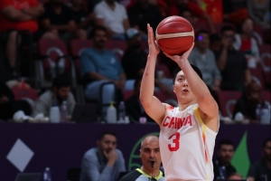 中国男篮世预赛大名单：周琦、胡明轩领衔 张镇麟在列 赵睿无缘