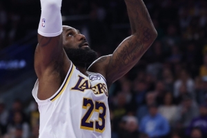 记者：自从詹姆斯复出后 湖人场均快攻得分从联盟末流升至前五