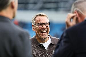 默森：斯凯利在防守时睡着了，但卡尔的进球确实精彩绝伦