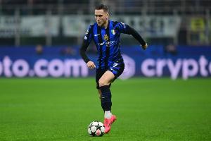 米体：泽林斯基对阵马竞时遭遇肌肉问题，能否出战比萨仍不确定