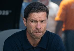 阿斯：球员伤病迫使阿隆索在18场比赛中配置了12种不同的防线组合