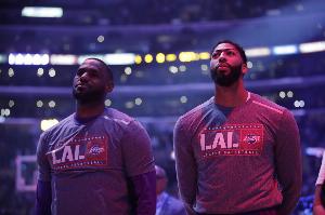 詹姆斯谈戴维斯：打独行侠总会情绪 我们一起赢过总冠军