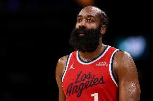 不愿放弃！哈登弧顶再造克莱三分犯规