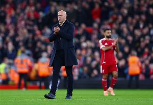 阿兰·史密斯：斯洛特还有不少人情分 有必要考虑让萨拉赫替补