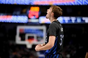 状元风采！弗拉格单打莱昂纳德 转身强投命中还要加罚