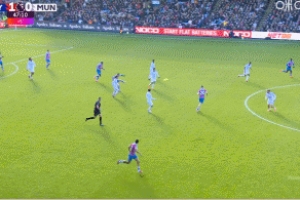 德里赫特滑倒+铲球失误送礼，恩凯提亚单刀不传球射门被挡出