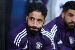 曼联近27次在英超作客伦敦共取得4胜：3胜富勒姆+1胜水晶宫