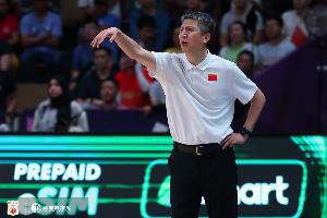 球都拿不稳！中国男篮半场8次失误 对手仅3次