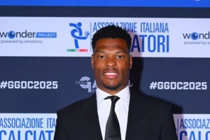 邓弗里斯：国米是一个大家庭 我希望能在两三周后回归赛场