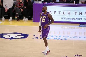 詹姆斯：太阳打乱了我们的进攻节奏和计划 必须从失利中吸取教训