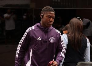 费迪南德：非洲杯期间梅努应保持最佳状态，争取获得更多出场时间