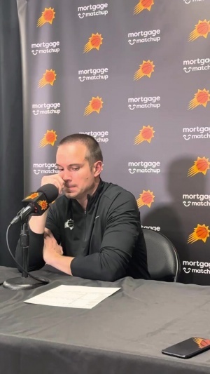 太阳主帅谈限制詹姆斯：他攻筐能力很强 我们不给转换&加强对抗