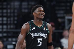 狼王发威！爱德华兹30中16砍赛季新高44分 三分13中6