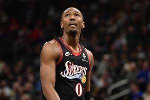 迅疾如风！马克西反击连续过人 欧洲步躲闪左手上篮！