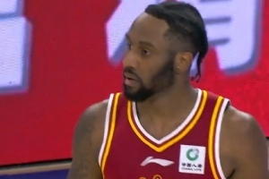 主攻手！诺威尔26中12砍全场最高30分外加5板3断 正负值+4