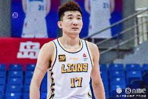 真不攻呀！孙铭徽首节7分钟 2中0一分未得 送出5助1断