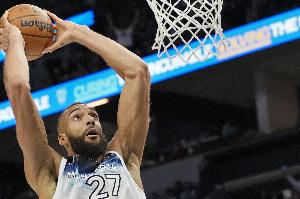 攻防一体！戈贝尔打满首节3中3拿到10分6板1助1断 罚球4中4