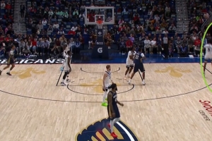 闲庭信步！阿尔瓦拉多晃飞麦克丹尼尔斯 压哨三分洞穿篮心