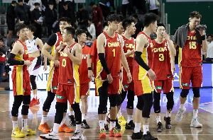 新华社：男篮复兴之路道阻且长 更换教练就让球队脱胎换骨不现实