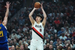 美记：杨瀚森身上背负的期望远超过普通的NBA新秀 过渡期是很难的