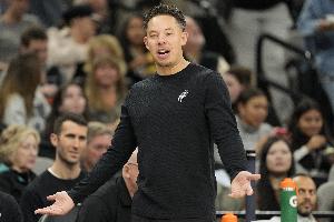 解说：马刺不会梭哈字母哥 要价太高了 他们应该追求保罗