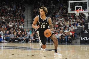 解说：马刺还在尽力去培养索汉 福克斯最后时刻是把双刃剑