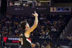 场均26+7+6！名记：阿夫迪亚是否值得一个全明星国际队的席位？