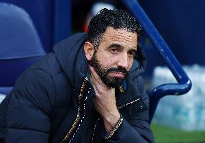 阿莫林：德里赫特身体出现小问题 让约罗替补是战术方面的决定