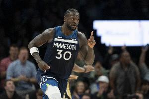 状态可以！兰德尔半场12中4拿到13分5板1助