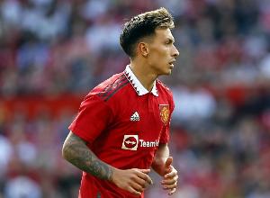 对阵铁锤帮能否首发？记者：利桑德罗和B费随队抵达老特拉福德