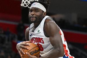 比克斯塔夫：斯图尔特是联盟最好的防守中锋 且优势明显