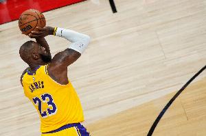 额度告急！詹姆斯将缺席本季第16场 最多只能再缺1场否则无法评奖