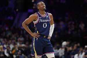 出手明显减少！马克西14中5拿到12分3板4助4断1帽