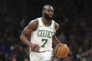 杰伦·布朗赛季10次单节15分联盟最多 米切尔9次、东契奇&SGA7次