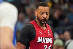 最后的战术没打出来！鲍威尔：赖我 我跑进了属于阿德巴约的位置