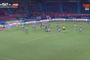 这TM40岁？维冈旧将罗达列加在哥伦比亚联赛中的惊天倒钩