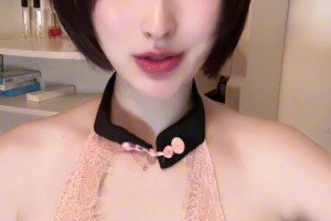 不是哥们！跳投拔起高度接近1米？别人咋防啊