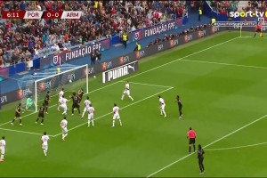 坎塞洛被扛飞！亚美尼亚球员中路包抄破门，葡萄牙1-1被扳平