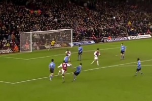 谁是你的足球初恋？03/04赛季的英超最佳进球合集！