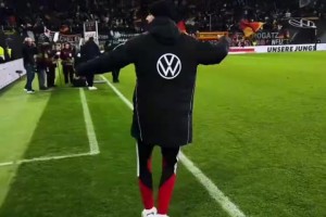 一个眼神就对上点了！小白和梅西之间有多默契？