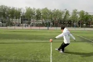 预热米兰德比！国米官推重温当年圣塞扑出小罗点球